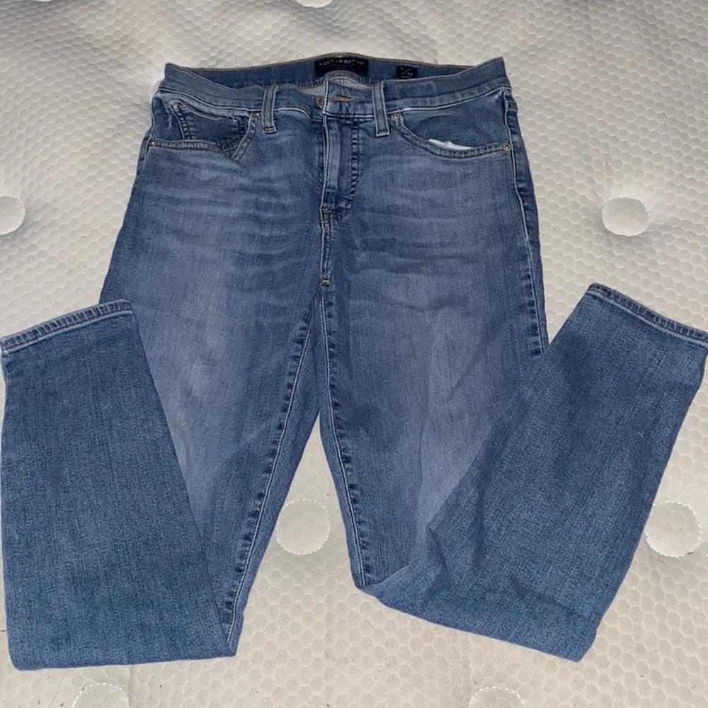 Mid Rise Lucky Brand jeans 
6/28